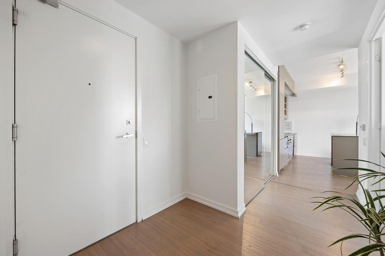 Modern Condo In The Heart Of Downtown Toronto Exterior foto