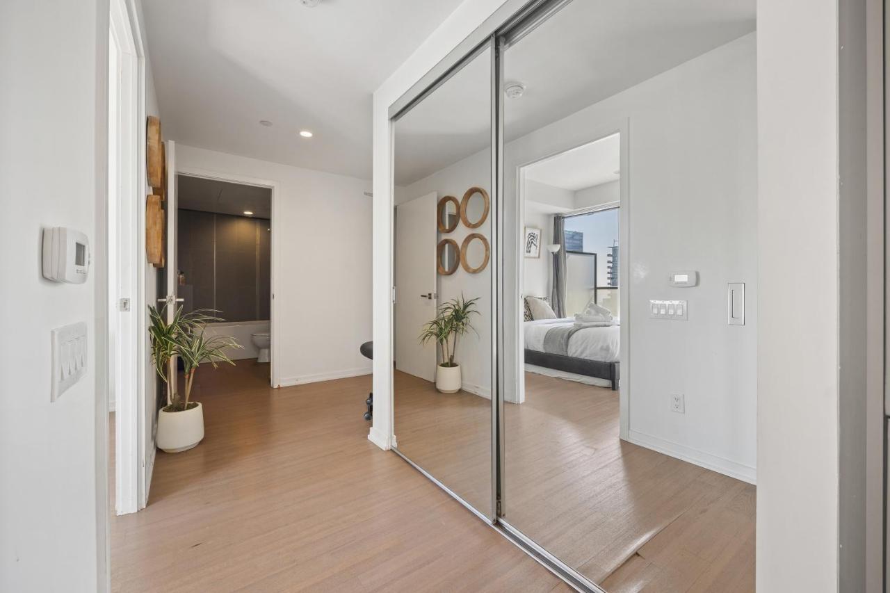 Modern Condo In The Heart Of Downtown Toronto Exterior foto